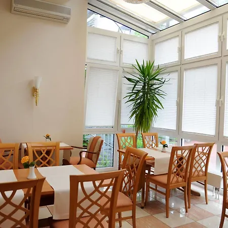 Beethoven Otel 4*